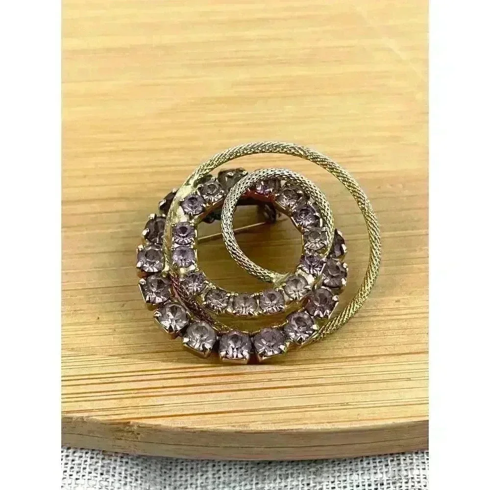 VTG Lavender Clear Glass Rhinestone Oval Gold Tone Brooch‎